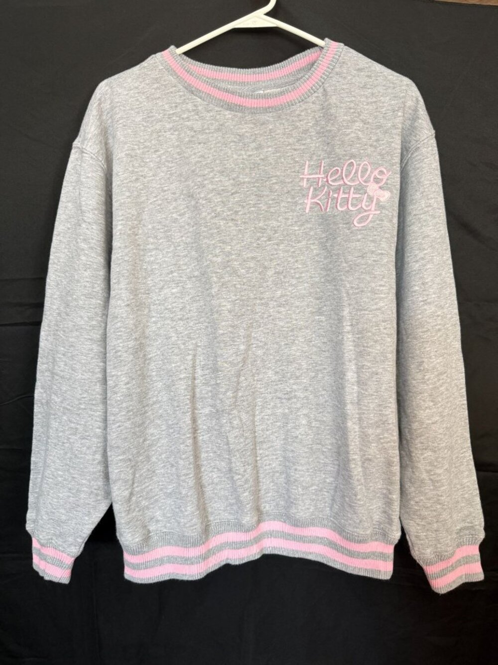 Hello Kitty Sanrio Gray Crewneck Sweatshirt Top Kitty Cat Size Medium - Picture 3 of 8